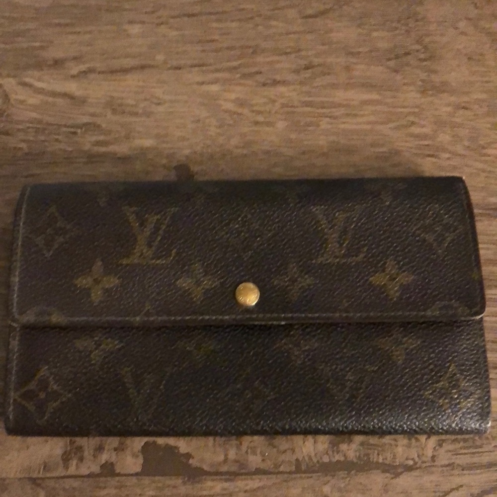 LV Monogram Sarah Wallet